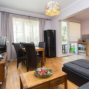  Apartment Colorful 2bdr In The Center